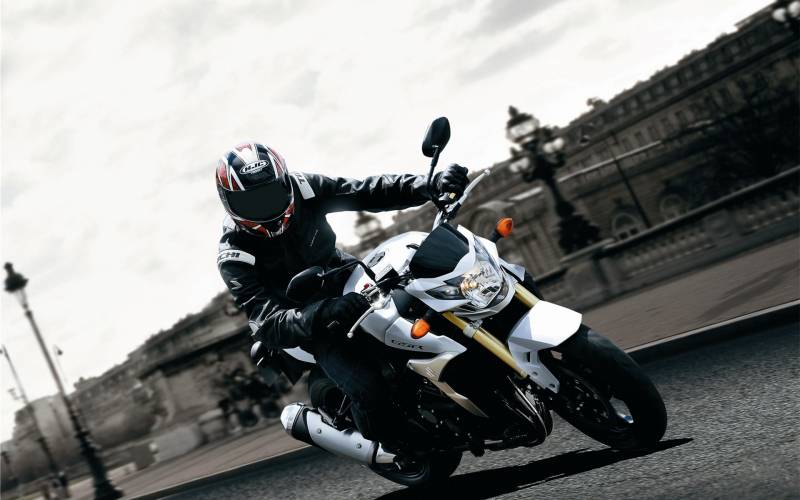 Suzuki11款GSR750高清图片