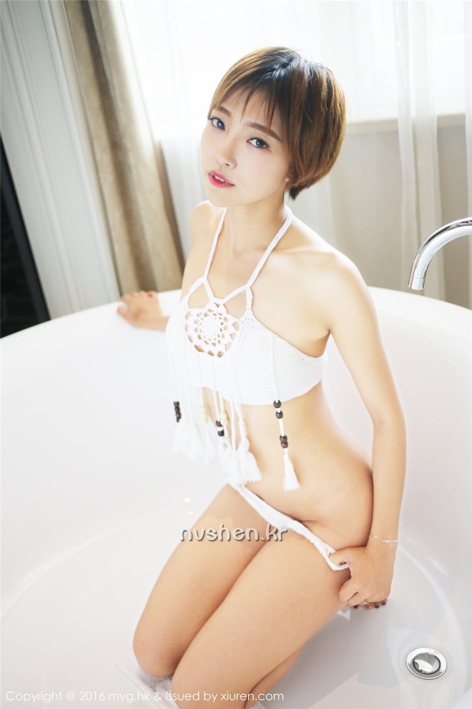 美媛馆短发美女冯木木LRIS最新浴室写真